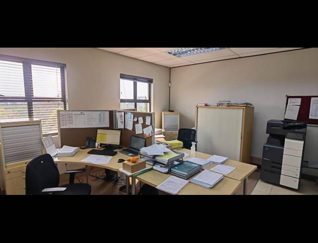 BUSINESS PROPERTY TO RENT IN ASHLEA GARDENS